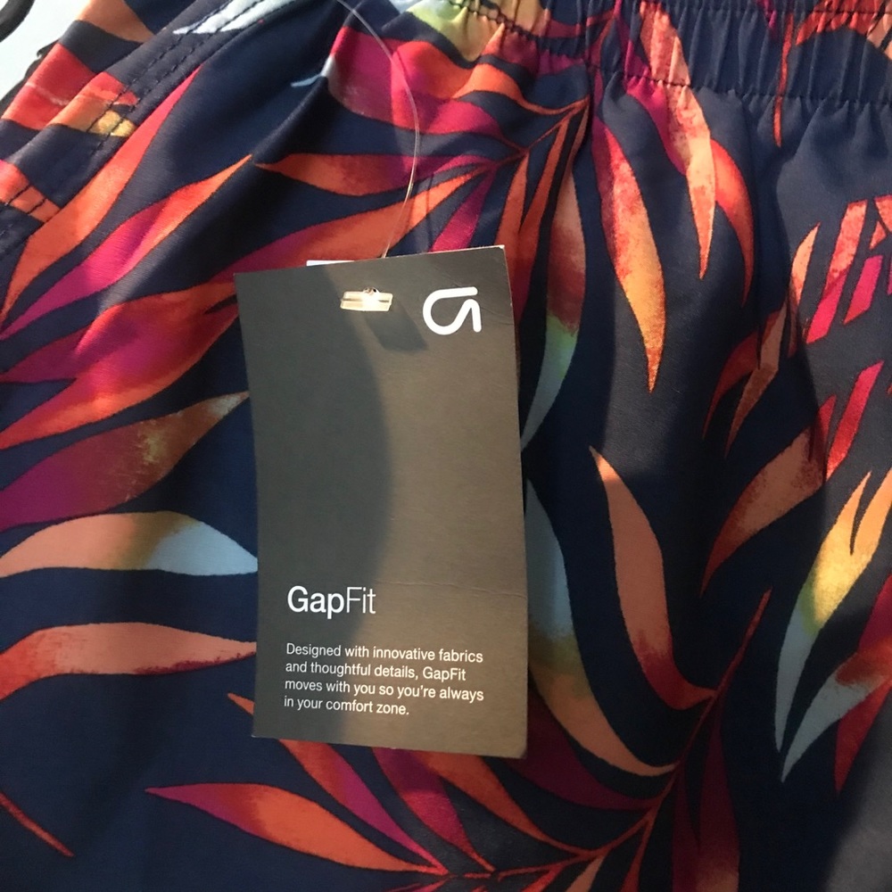 Gap tropical sports bra and shorts set - Picture 7 of 13